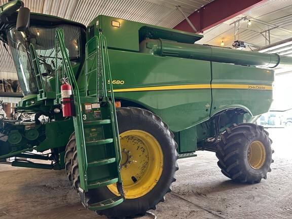 Image of John Deere S680 equipment image 1