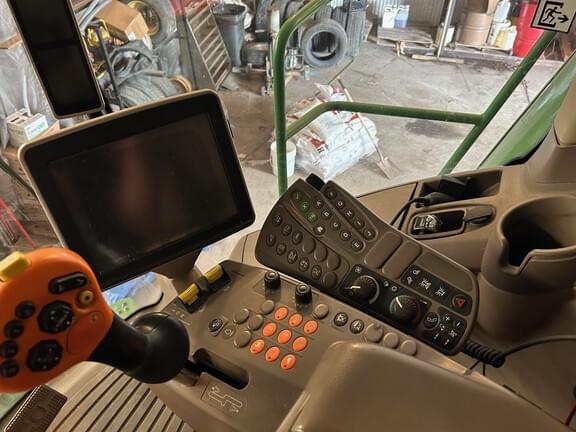 Image of John Deere S680 equipment image 4