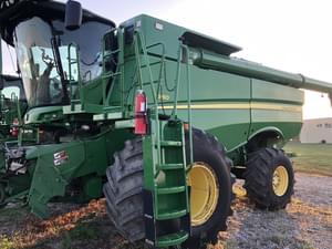 2013 John Deere S680 Image