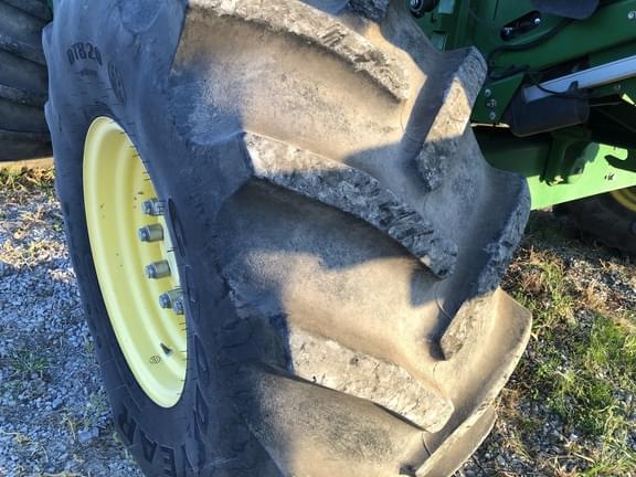 Image of John Deere S680 equipment image 2