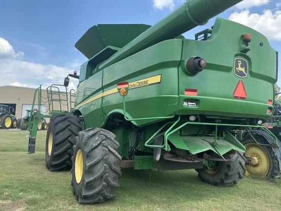 Image of John Deere S680 equipment image 4