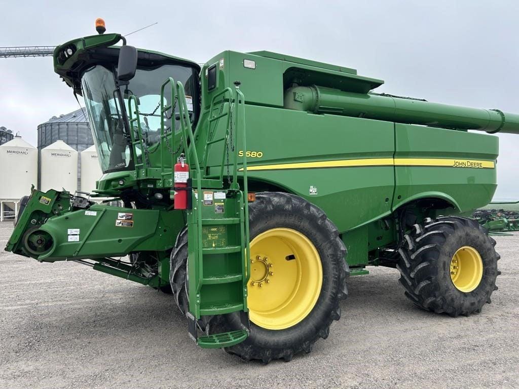 2013 John Deere S680 Equipment Image0