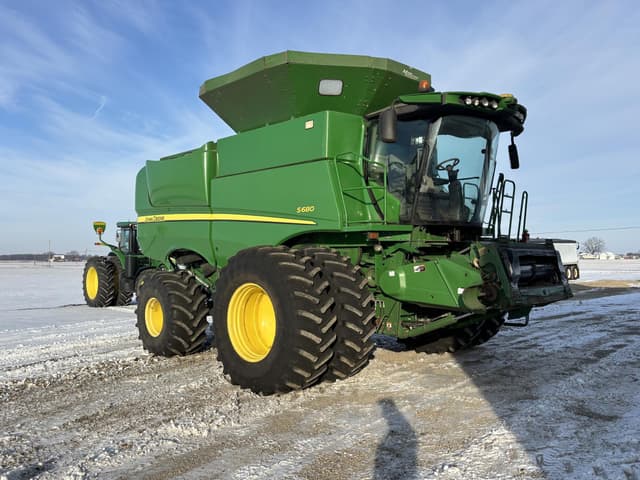 Image of John Deere S680 equipment image 1