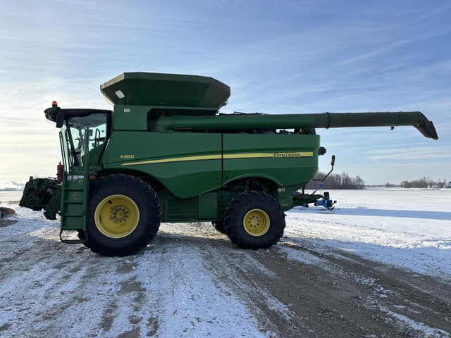 Image of John Deere S680 equipment image 4