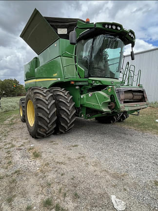 Image of John Deere S680 equipment image 1