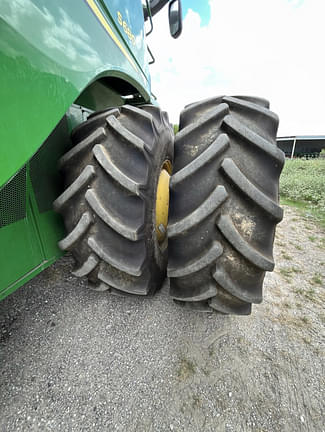 Image of John Deere S680 equipment image 2