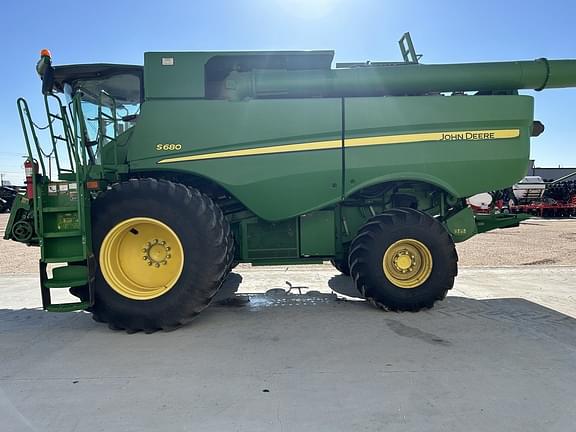 Image of John Deere S680 equipment image 2