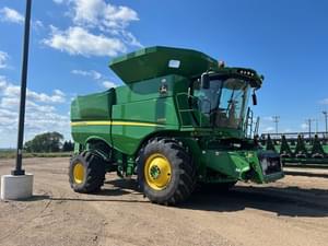 2013 John Deere S680 Image