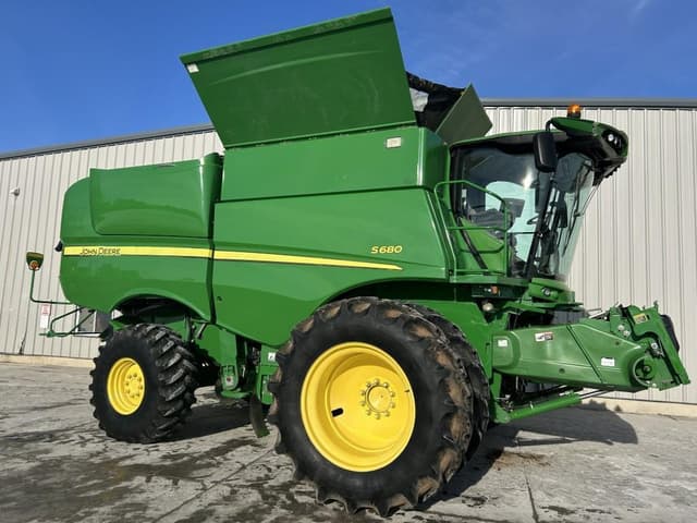 Image of John Deere S680 equipment image 1