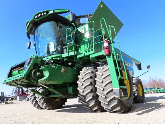 Image of John Deere S680 equipment image 4