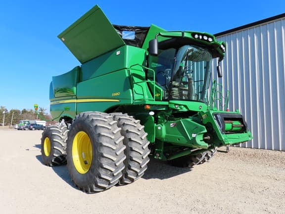 Image of John Deere S680 equipment image 1