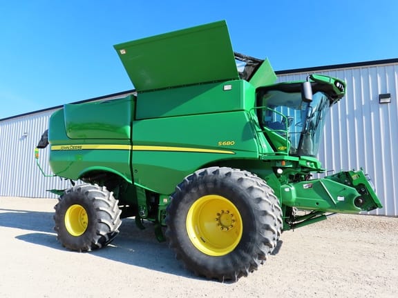 2013 John Deere S680 Equipment Image0