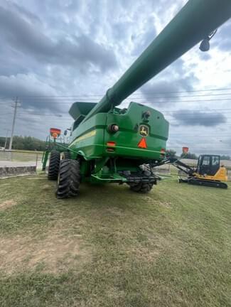 Image of John Deere S680 equipment image 4