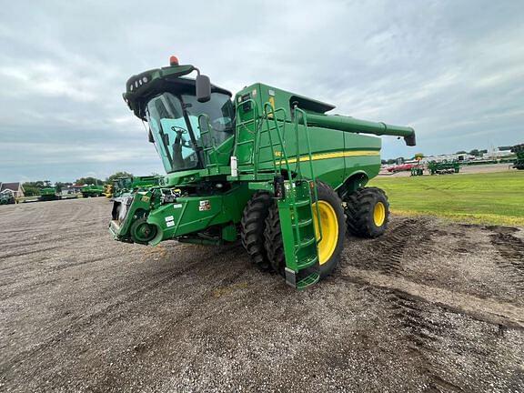 Image of John Deere S680 Image 0