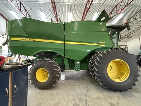Image of John Deere S680 equipment image 1