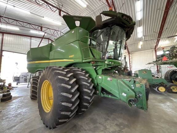 2013 John Deere S680 Equipment Image0
