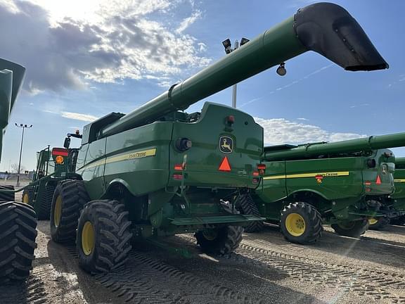 Image of John Deere S680 equipment image 2