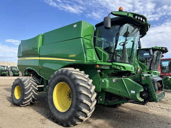 2013 John Deere S680 Equipment Image0