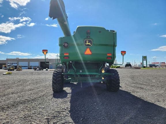 Image of John Deere S680 equipment image 3