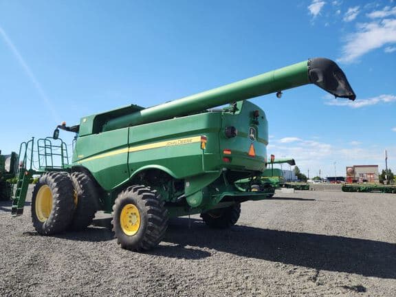 Image of John Deere S680 equipment image 2