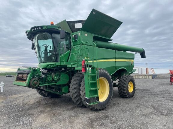2013 John Deere S680 Equipment Image0