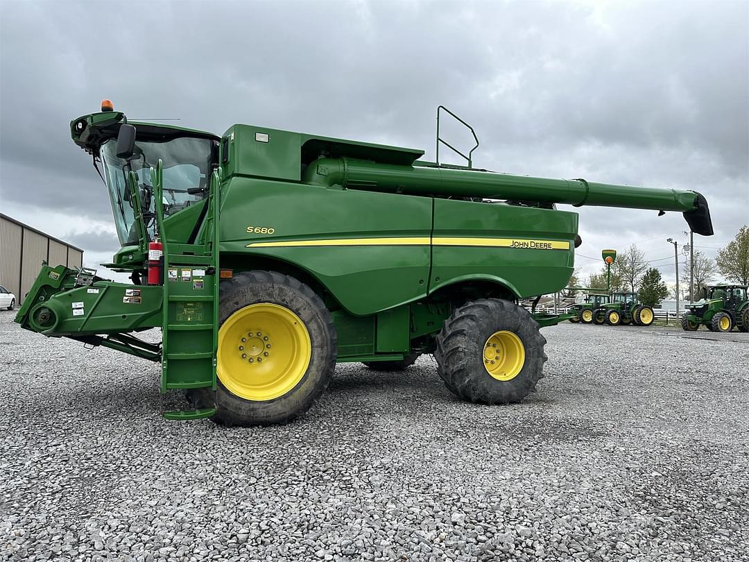 Image of John Deere S680 Primary image