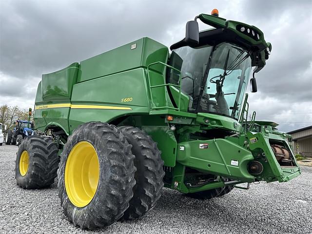 Image of John Deere S680 equipment image 2