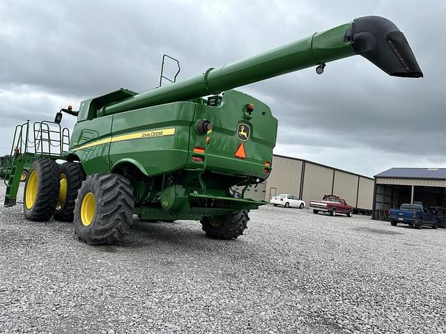 Image of John Deere S680 equipment image 4