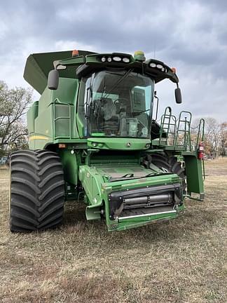 Image of John Deere S680 Primary image