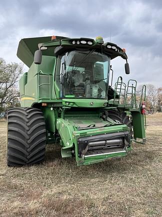 Image of John Deere S680 equipment image 1