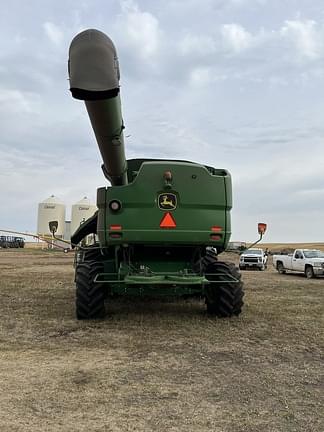 Image of John Deere S680 equipment image 3