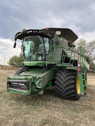 Image of John Deere S680 equipment image 2