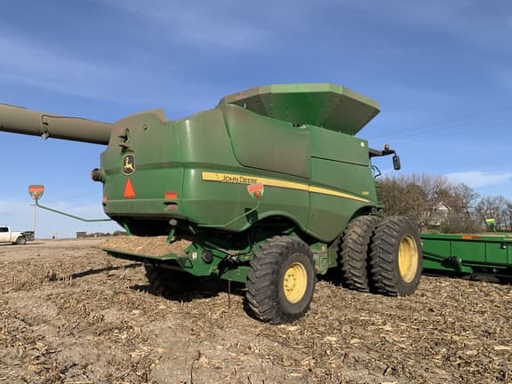 Image of John Deere S680 equipment image 3