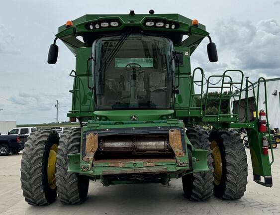 Image of John Deere S680 equipment image 1