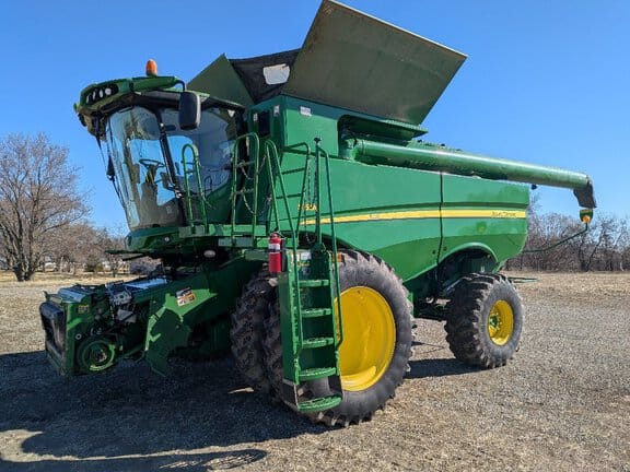 2013 John Deere S680 Equipment Image0