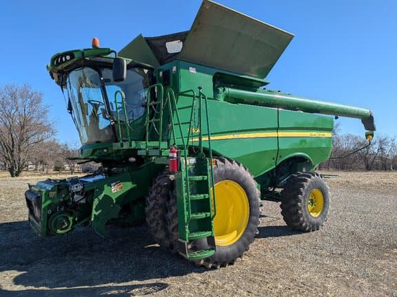 Image of John Deere S680 Primary image