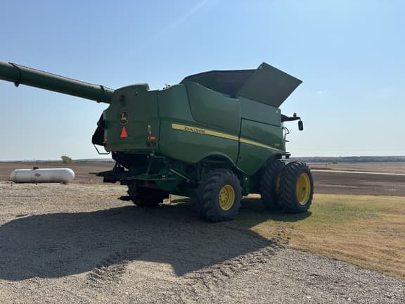 Image of John Deere S680 equipment image 3