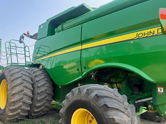 Image of John Deere S680 equipment image 3