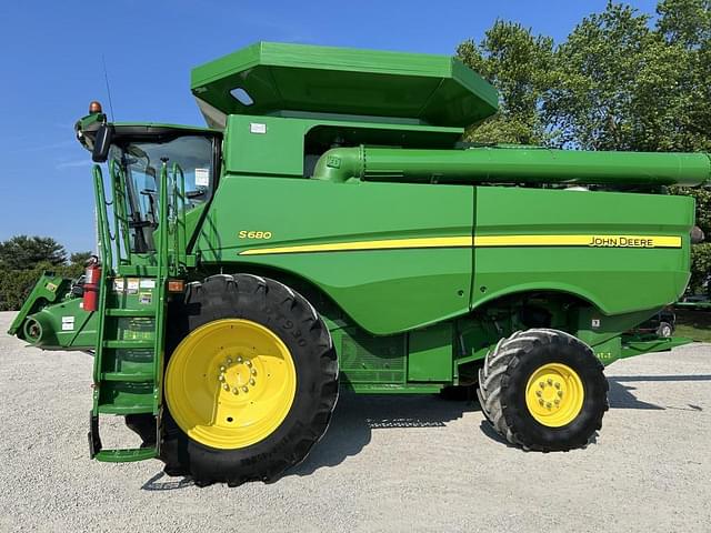 Image of John Deere S680 equipment image 2
