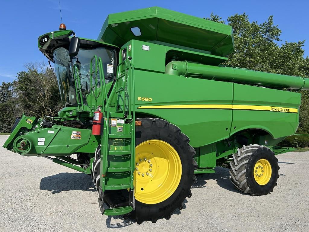 Image of John Deere S680 Primary image