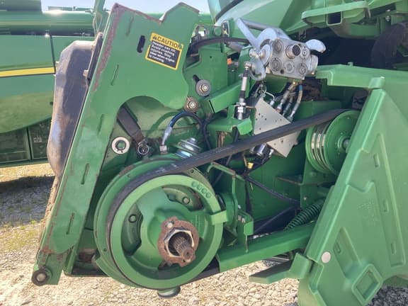 Image of John Deere S680 equipment image 4