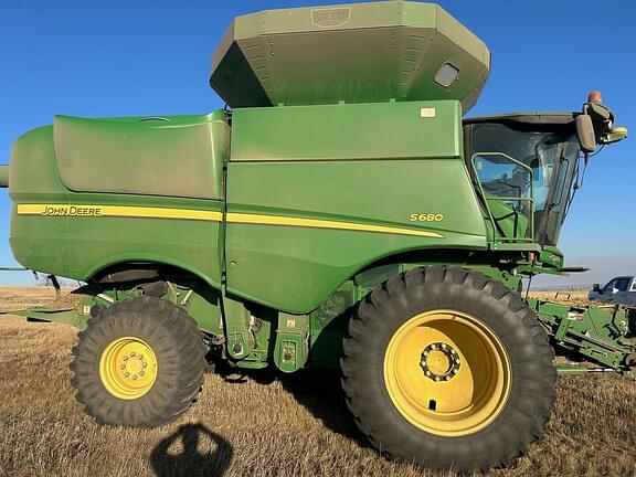 Image of John Deere S680 Image 0