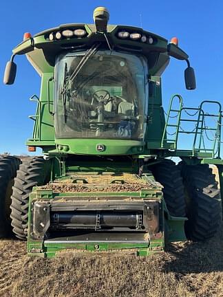 Image of John Deere S680 Image 1