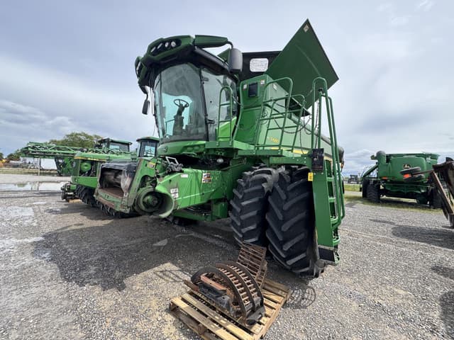 Image of John Deere S680 equipment image 1