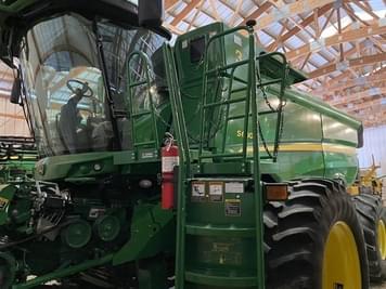 Main image John Deere S680