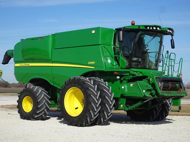 Image of John Deere S680 equipment image 1