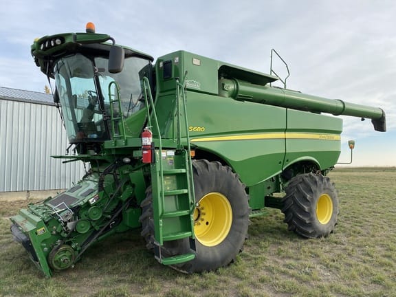 2013 John Deere S680 Equipment Image0
