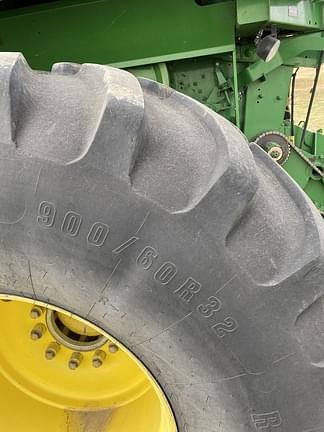 Image of John Deere S680 equipment image 4