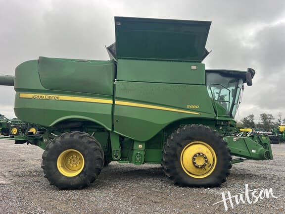 Image of John Deere S680 equipment image 1