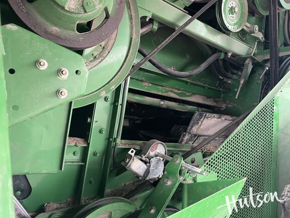 Image of John Deere S680 equipment image 4